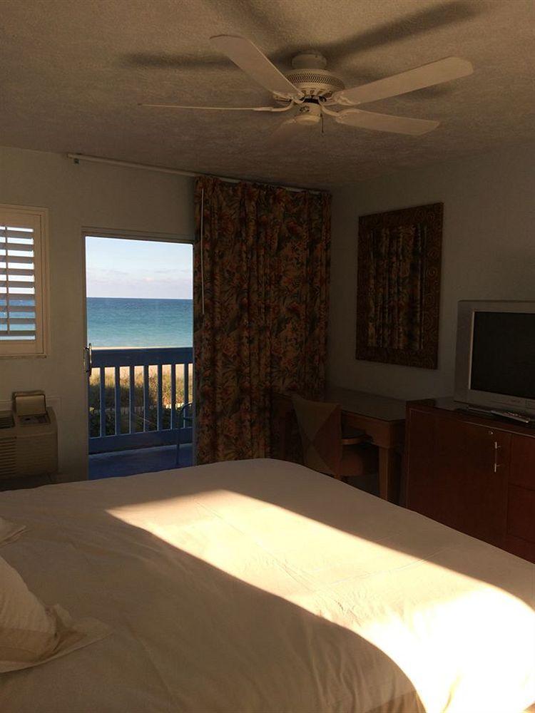 Rhumcay Beach Resort And Grille Fort Pierce Exterior photo