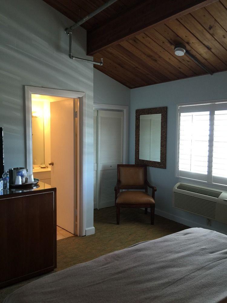 Rhumcay Beach Resort And Grille Fort Pierce Exterior photo
