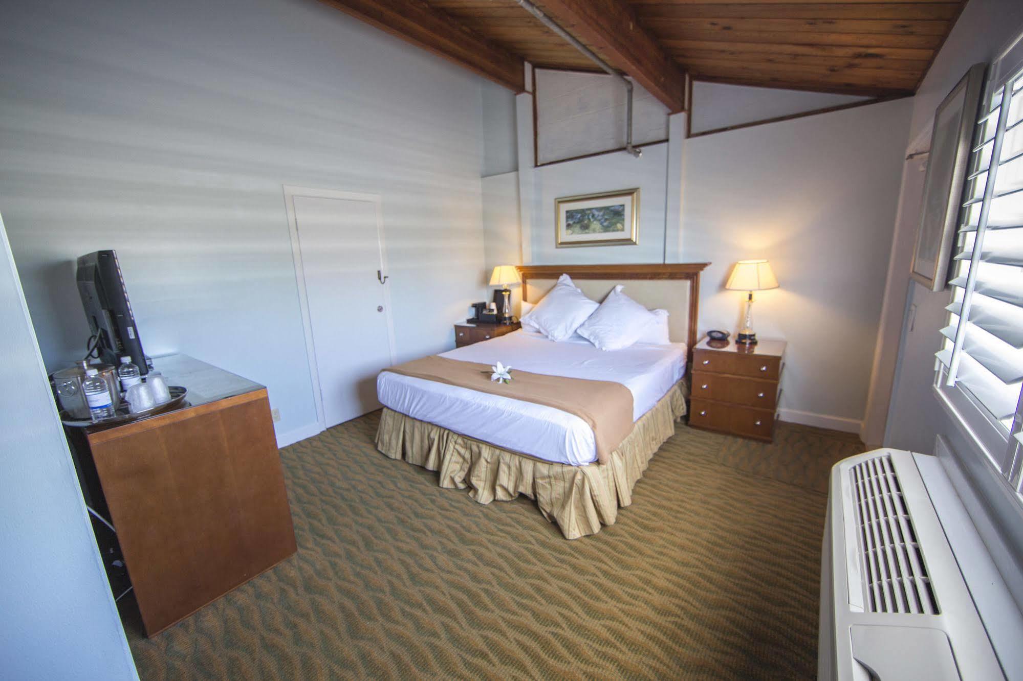 Rhumcay Beach Resort And Grille Fort Pierce Exterior photo